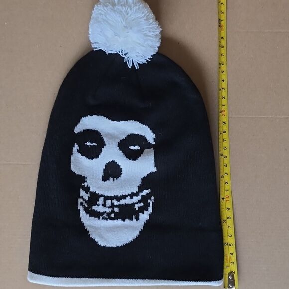 Black and White Misfits Beanie - Picture 6 of 7